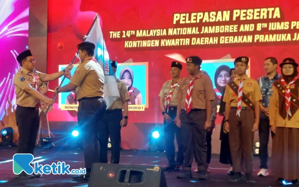 Thumbnail Berita - Pj Gubernur Jatim Lepas Kontingen Jatim ke Scout Malaysia