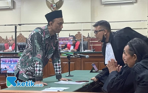 Thumbnail Berita - Hakim Tipikor Vonis Bersalah Kades dan Sekdes Kletek Terkait Pungli PTSL