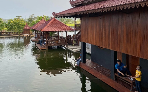 Thumbnail Berita - Sensasi Mancing Ikan Langsung Dimasak, Yuk Kepoin Tempatnya