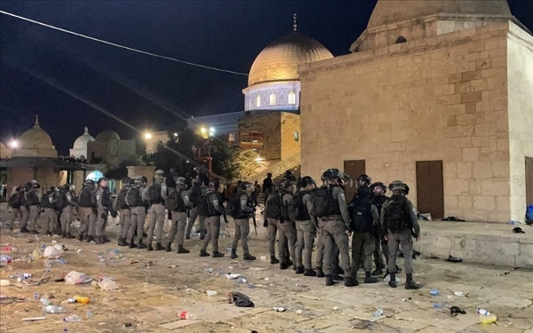 Thumbnail Berita - Dunia Mengecam! Polisi Israel Serang Warga Palestina di Masjid Aqsa