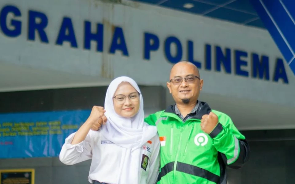 Thumbnail Berita - Gojek Beri Beasiswa Anak Mitra Driver Malang Kuliah di Polinema