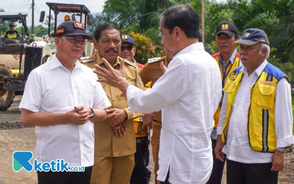 Thumbnail Berita - Presiden Jokowi Tinjau Jalan Inpres di Bengkulu Utara