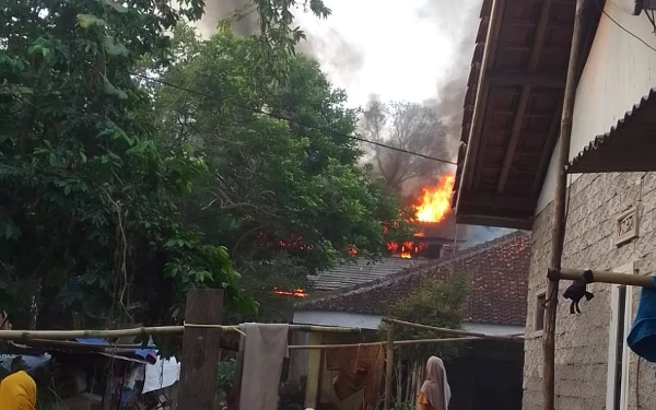 Thumbnail Berita - Pesantren Al-Muhtar Tanjungsari Cianjur Terbakar, Kerugian Ditaksir Ratusan Juta Rupiah