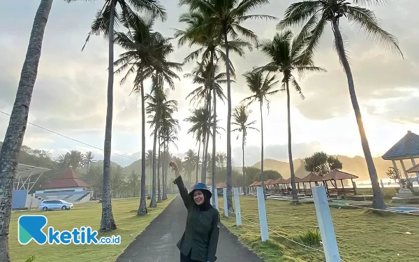 Thumbnail Berita - Pantai Srau Pacitan, Keajaiban Tropis Serasa di Florida Amerika Serikat