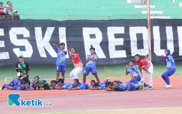 Saling Serang Lawan Malang, Sepak Bola Putri Sidoarjo Rebut Medali Emas Porprov Jatim