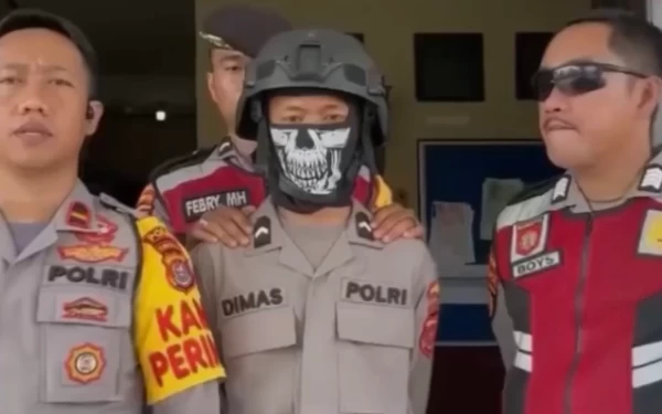 Thumbnail Berita - Remaja 15 Tahun Menyamar Menjadi Polisi di Kendari, Nekat Razia Motor