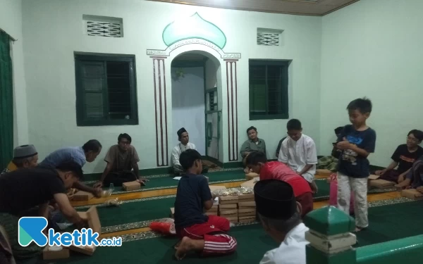 Thumbnail Berita - Sambut Ramadan, Masjid Salafiyah Tuk Buntung Madiun Lestarikan Tradisi 'Megengan'