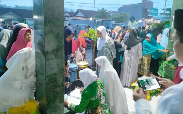 Thumbnail Berita - Pemkab Bojonegoro Gelar Pasar Murah untuk Tekan Inflasi, Dapat Apresiasi dari Pj Gubernur Jatim