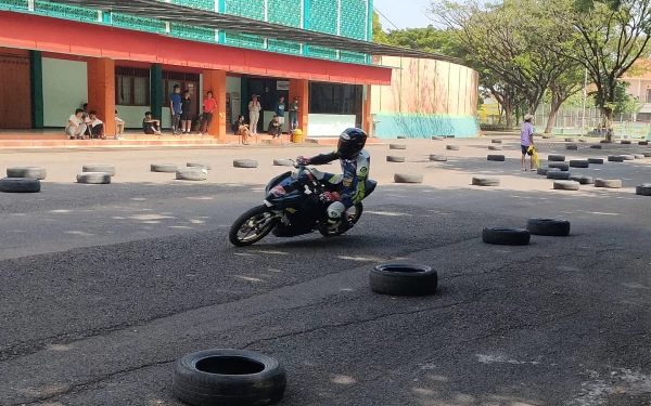 Thumbnail Berita - Persiapan Porprov, Puluhan Pembalap Road Race Bojonegoro Gelar Latihan