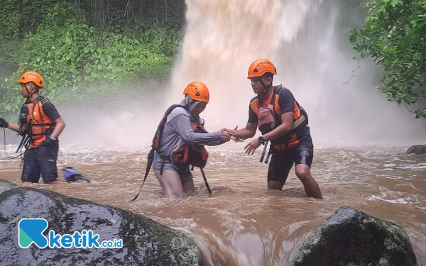 Thumbnail Berita - Tim SAR Gabungan Evakuasi 3 Pengunjung Terjebak di Air Terjun Way Lalaan Tanggamus