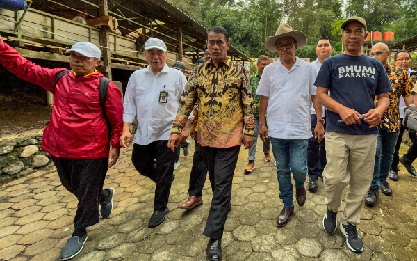 Thumbnail Berita - Menteri Pertanian RI Apresiasi Upaya Peternak Sleman Mengembangkan Kambing Perah