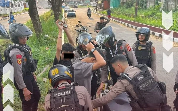 Lagi Indehoy Enak-Enakan, Polres Cianjur Amankan Penjual dan Pengguna Minuman Keras