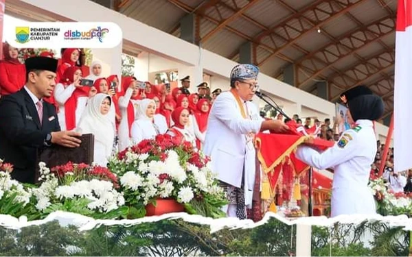 Thumbnail Berita - [Berita Foto] Momen Upacara HUT ke-79 RI di Lapangan Joglo Cianjur bersama Bupati Herman Suherman