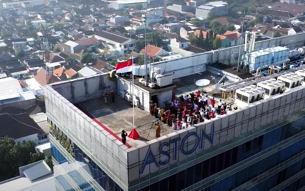 Thumbnail Berita - Sejarah! Aston Gelar Pengibaran Bendera Merah Putih Tertinggi di Kota Madiun