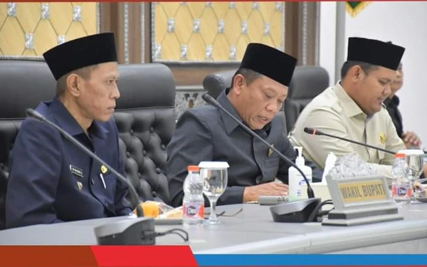 Thumbnail Wakil Bupati Cianjur, Tb. Mulyana Syahrudin menghadiri rapat paripurna penetapan calon pimpinan masa jabatan 2024-2029 (27/09/2024) (Foto: Prokopim Cianjur)