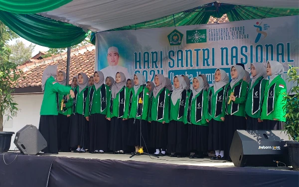 Thumbnail Berita - Tampil Memukau di Peringatan Hari Santri Nasional, Paduan Suara Smart Voice Diapresiasi Plt Bupati Cianjur