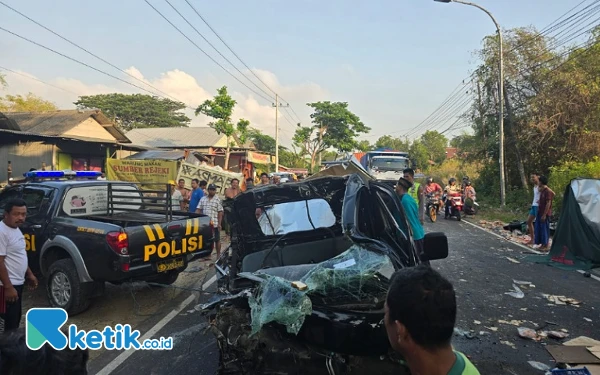 Seorang Meninggal Akibat Kecelakaan Antara Mobil dan Truk di Sampang, Ini Identitasnya