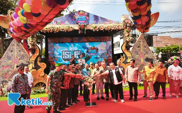 Thumbnail Berita - Pj Wali Kota Batu Harapkan Eksistensi Tanaman Hias Lewat Batu Art Flower Carnival