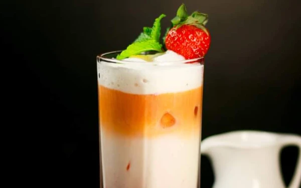 Thumbnail Berita - Nikmati Sensasi Manis dan Segar dari Strawberry Thai Tea