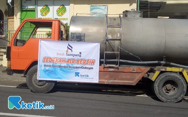 Gandeng Bank Sampang, Ketik.co.id Berikan Bantuan Air Bersih ke Ponpes Gedangan