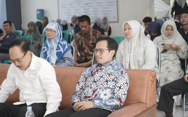 Thumbnail Lepi Ali Firmansyah sebagai Wakil Ketua DPRD Cianjur bersama Rektor Unsur dalam forum Bulan Bahasa 2024 dengan tema "Membumikan Nilai Pancasila Melalui Bahasa dan Sastra" (06/11/2024) (Foto: Unsur Cianjur)