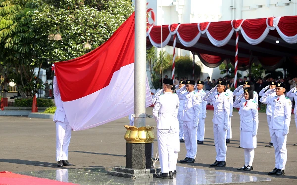 Thumbnail Berita - Surabaya Ajak Warga Berbusana Perjuangan dan Kibarkan Bendera Merah Putih di Hari Pahlawan