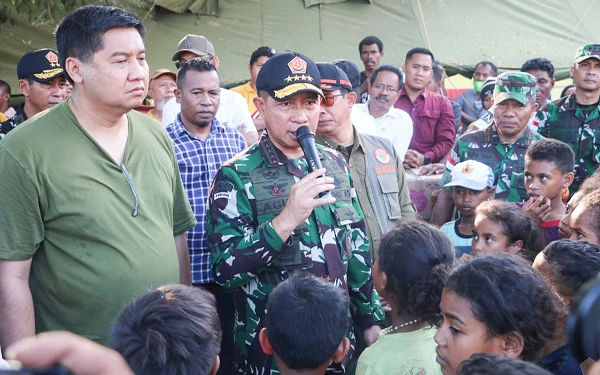 Panglima TNI Kunjungi Flores Timur NTT, Pastikan Bantuan Erupsi Gunung Lewotobi Tepat Sasaran