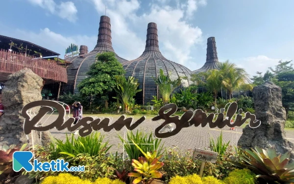 Thumbnail Berita - Dusun Semilir: Wisata Ikonik Penuh Wahana Seru di Dekat Semarang