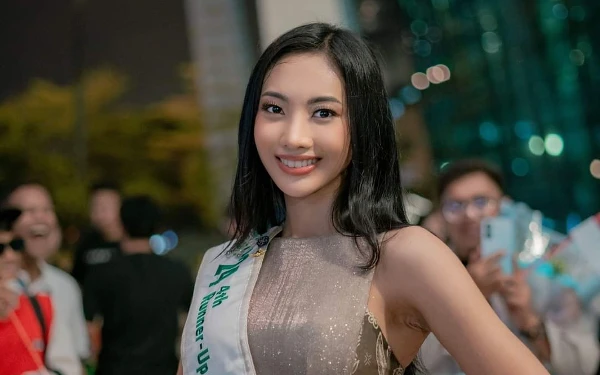 Thumbnail Berita - Raih Runner Up 4 Miss International 2024, Kedatangan Sophie Kirana di Tanah Air Disambut Meriah