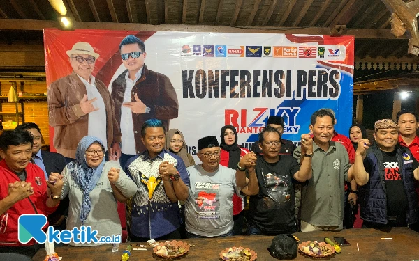 Thumbnail Berita - Rijanto-Beky Klaim Menang Telak Atas Rini-Ghoni di Pilbup Blitar 2024