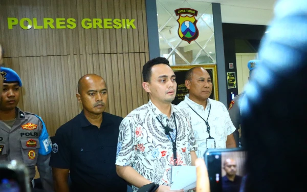 Thumbnail Berita - Satreskrim Polres Gresik Tetapkan Mantan Kades Sekapuk Jadi Tersangka Kasus Dugaan Penggelapan Aset Desa