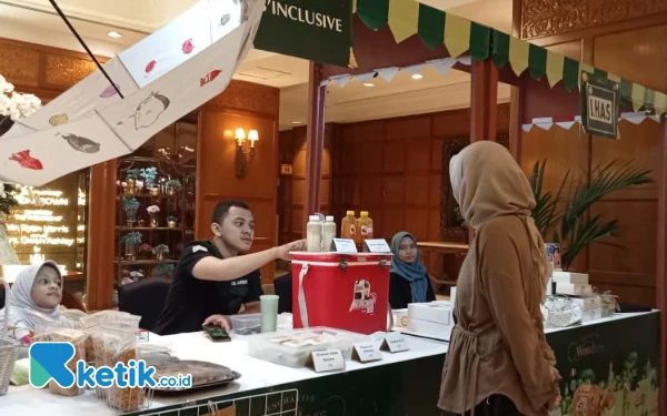 Thumbnail Berita - YPKABK Surabaya Pamerkan Hasil Karya Disabilitas di Charity Natal Shangri-La Hotel