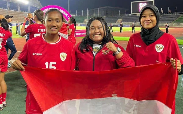 Thumbnail Berita - Dua Mahasiswi Unesa Antarkan Timnas Indonesia Juara Piala AFF Wanita 2024