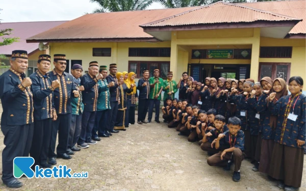 Thumbnail Berita - Baju Khas Motif Aceh Singkil, Seragam Baru Siswa di Tahun Pelajaran Baru