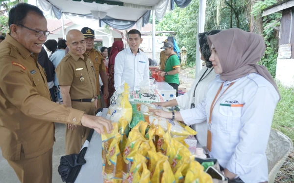 Thumbnail Berita - Jelang Nataru, Bupati Asahan Buka Operasi Pasar Reguler dan Khusus 2024