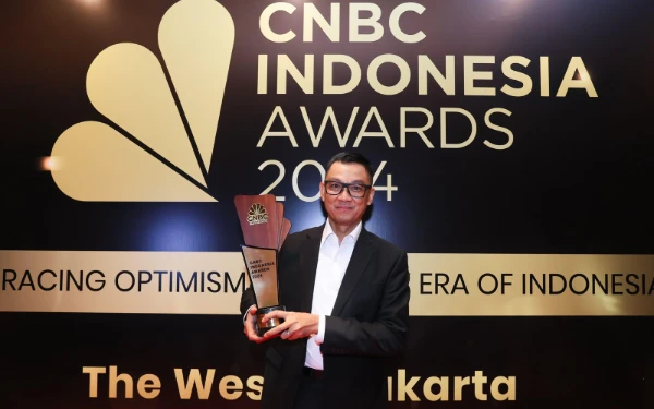 Thumbnail Berita - TOP! Dirut PLN Darmawan Prasodjo Dinobatkan sebagai CEO of The Year Kali Ketiga Beruntun