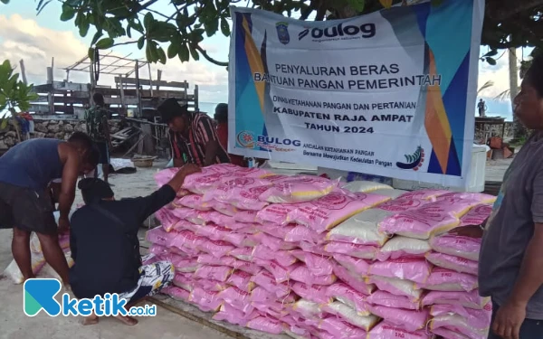 Thumbnail Berita - Dinas Ketahanan Pangan dan Pertanian Raja Ampat Distribusikan Bantuan Beras, Bantah Isu Hanya untuk Pendukung Salah Satu Paslon Pilkada