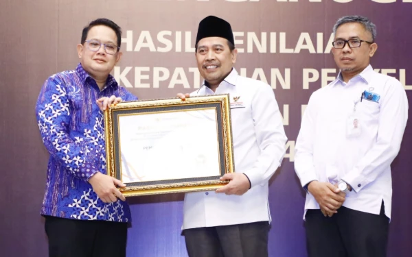 Thumbnail Berita - Pemprov Jatim Raih Predikat Kepatuhan Pelayanan Publik Terbaik dari Ombudsman RI