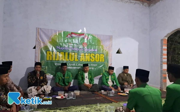 Thumbnail Berita - Bersama Pengurus PW GP Ansor Jatim, Ansor Robatal Gelar Rutinan Dzikir dan Sholawat