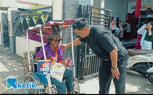 Thumbnail Berita - Perayaan Natal, GBI Kasih Setia Cilacap Bagikan Ratusan Paket Beras untuk Warga