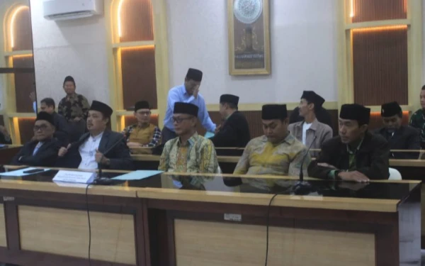 Thumbnail Berita - 10 Kandidat Berebut Kursi Ketua DKM Masjid Agung Ats-Tsauroh Kota Serang