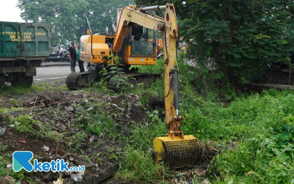 Thumbnail Berita - Plt Bupati Subandi Ajak Bersihkan Sungai di Sidoarjo demi Mencegah Banjir