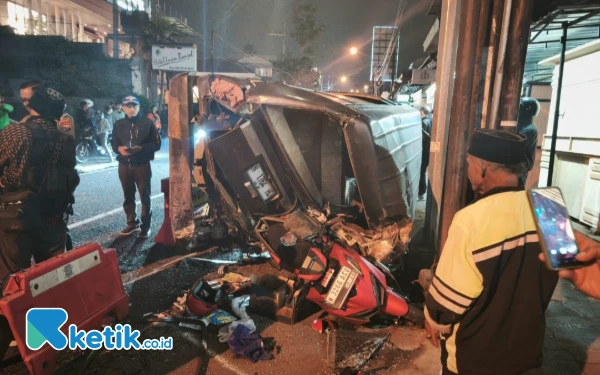 Thumbnail Berita - BREAKING NEWS! Bus Pariwisata Diduga Rem Blong di Kota Batu, 4 Orang Dikabarkan Tewas