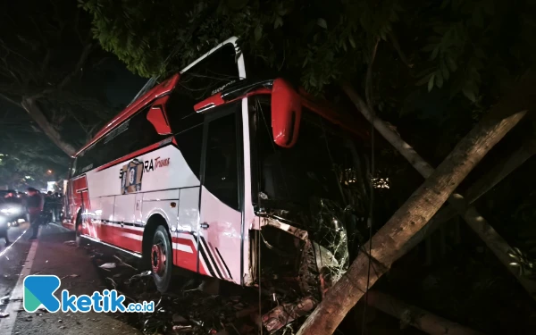 Thumbnail Berita - [Foto] Kecelakaan Maut Bus Pariwisata di Kota Batu