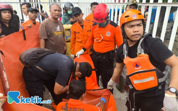 Thumbnail Berita - Jenazah Bayi Berusia Sehari Ditemukan di Pintu Air Jagir Surabaya, Tali Pusar Masih Menempel