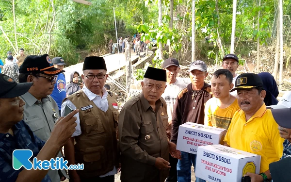 Thumbnail Berita - Bupati Malang Bersama Baznas dan Klenteng Eng An Kiong Beri Bantuan Korban Banjir