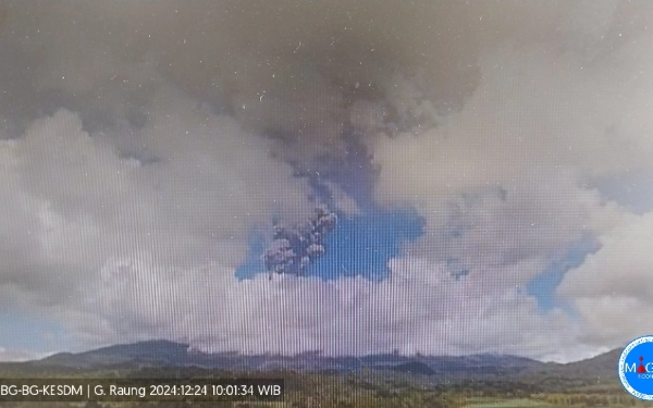 Thumbnail Berita - BREAKING NEWS: Erupsi Gunung Raung, Tinggi Letusan Capai 2.000 Meter