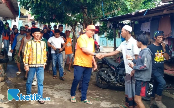 Thumbnail Berita - Tinjau Lokasi Banjir, Bupati Situbondo Terpilih Dengarkan Keluhan Warga