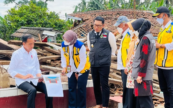 Thumbnail Berita - Presiden Jokowi Minta Pembangunan Sekolah di Cianjur Tuntas 3 Bulan 