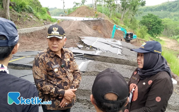 Thumbnail Berita - Bupati Malang Tinjau Jalan Amblas di JLS Kelok 9, Upaya Perbaikan Langsung Dilakukan